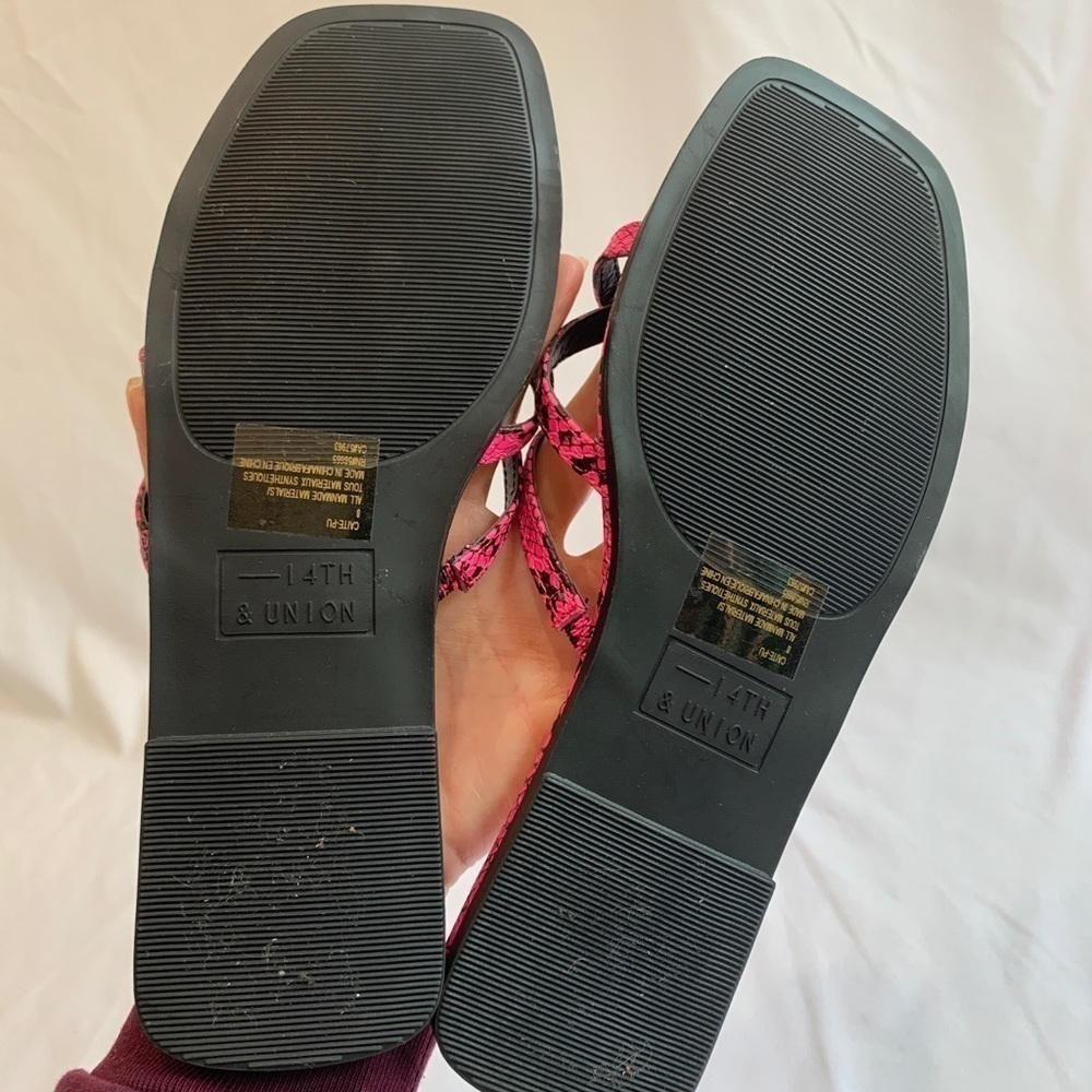 14TH & Union Caite Hot Pink & Black Python Print Slip On Strappy‎ Sandals - Picture 5 of 6